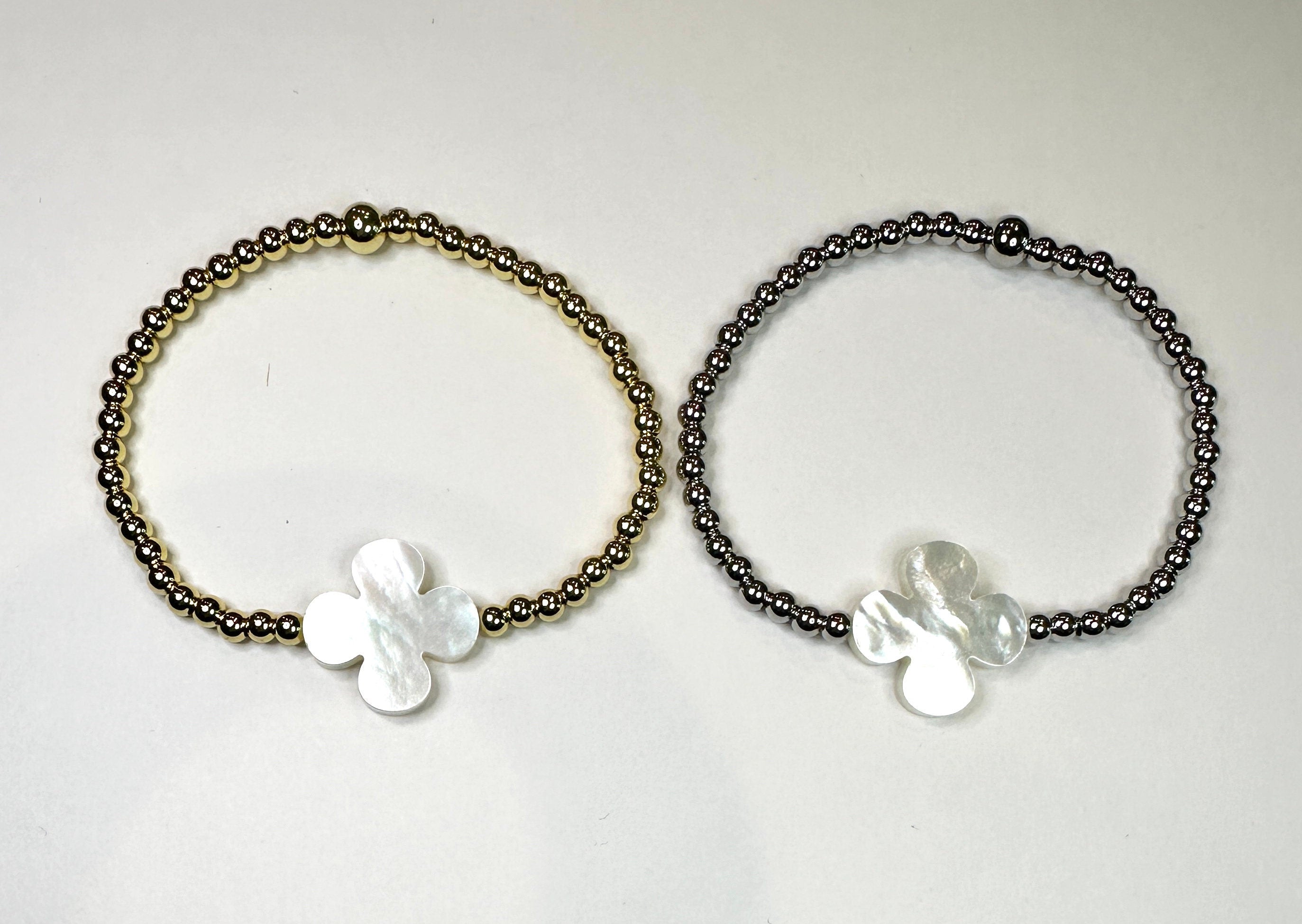 Beautiful Stretchy Lucky 4 Leaf Clover/Daisy Mother of Pearl Bracelet