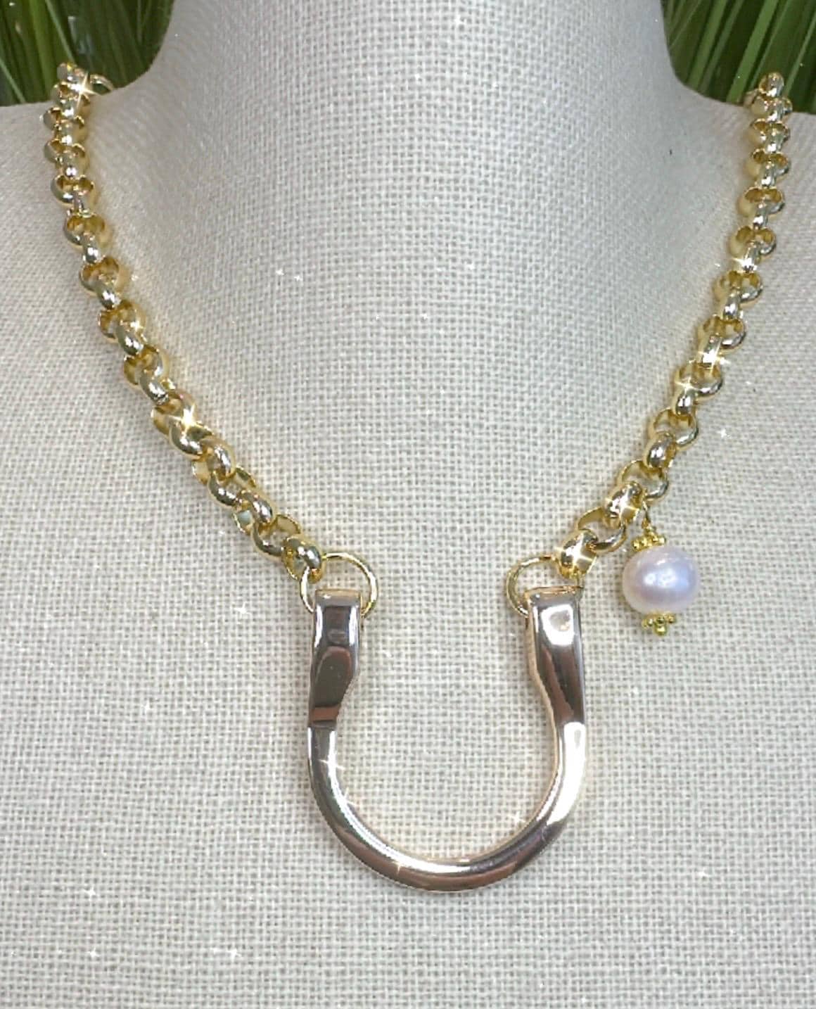 Equestrian Equine Gold Rolo Chain Necklace - Lucky Horseshoe & Freshwater Pearl